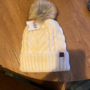 Cozy White Knit Beanie with Faux Fur Pom